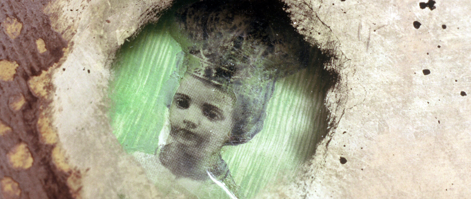 Dtl Mirror child as king crop